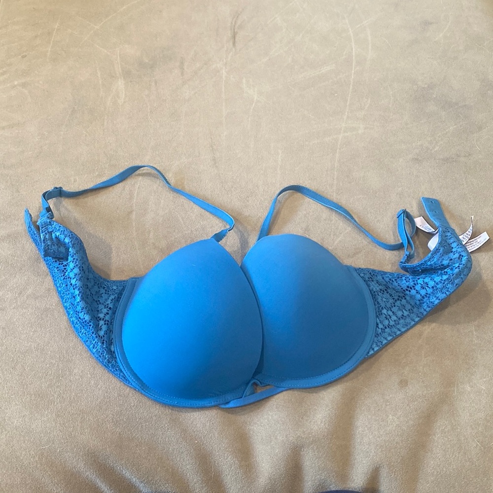 Woman’s Victoria’s Secret bra